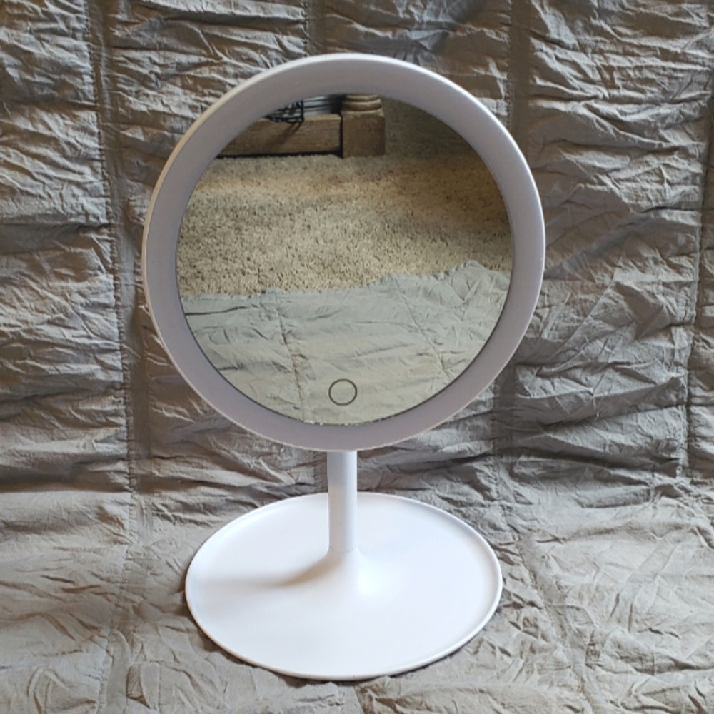 Circular White 120° LED Vanity Mirror Collapsible Untested